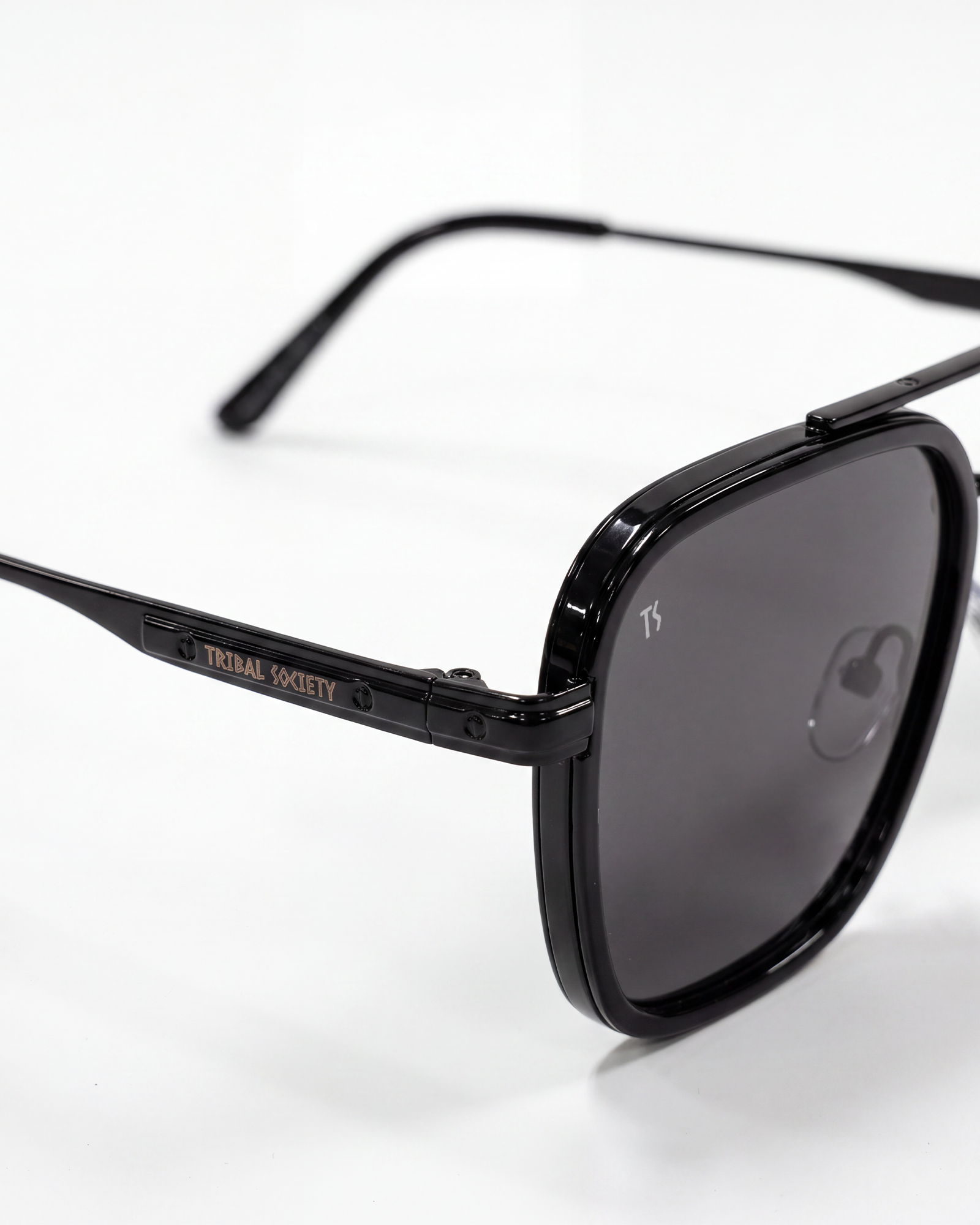 TS9 - Black